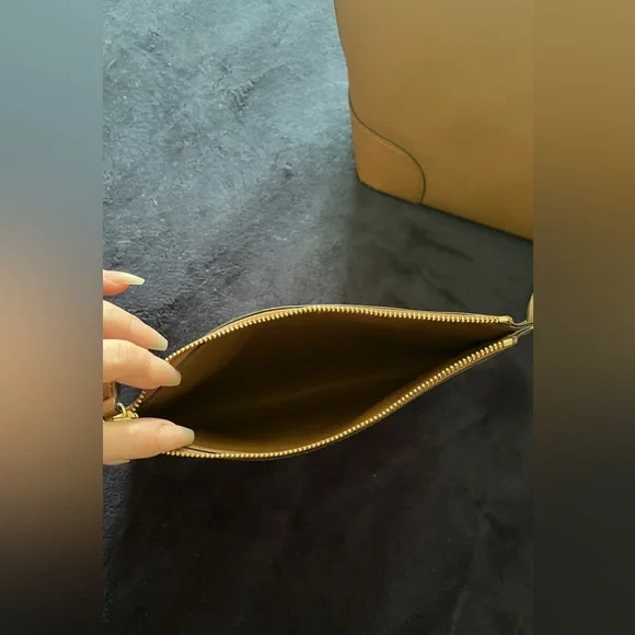 Michael Kors Tote Bag - Picture 8 of 14